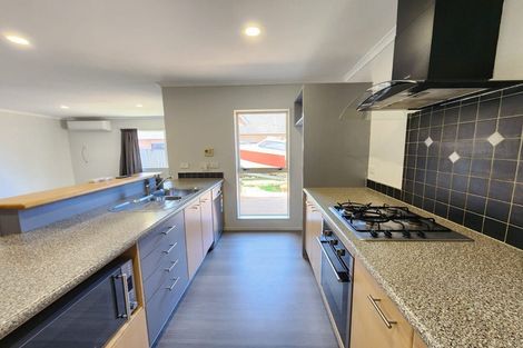 Photo of property in 20 Blackwood Drive, Wattle Downs, Auckland, 2103