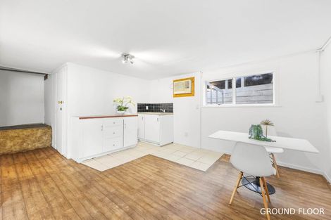 Photo of property in 10 La Trobe Street, Pakuranga Heights, Auckland, 2010