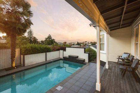 Photo of property in 23 Ruakiwi Road, Hamilton Lake, Hamilton, 3204