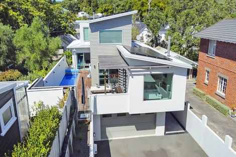 Photo of property in 10 Pendarves Street, New Plymouth, 4310