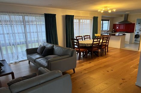 Photo of property in 26 Donzella Place, Conifer Grove, Takanini, 2112