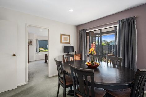 Photo of property in 8 Owl Court, Unsworth Heights, Auckland, 0632