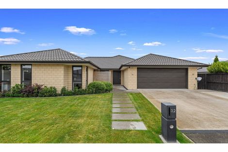 Photo of property in 32 Navy Loop, Rolleston, 7614