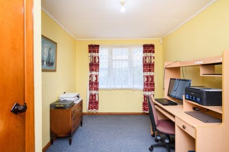 Photo of property in 7 Exeter Crescent, Takaro, Palmerston North, 4412