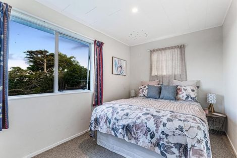 Photo of property in 12 Raelene Place, Massey, Auckland, 0614