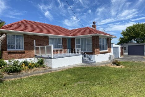 Photo of property in 10 Strid Road, Te Atatu South, Auckland, 0610