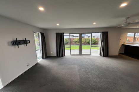 Photo of property in 11 Oakdene Place, Halswell, Christchurch, 8025