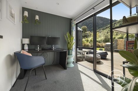 Photo of property in 45 Peregrine Falcon Road, Mount Creighton, Queenstown, 9371