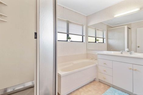 Photo of property in 16 Mako Street, West Harbour, Auckland, 0618