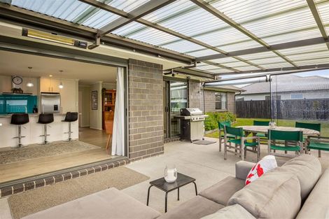 Photo of property in 4 Aporo Drive, Kumeu, 0810