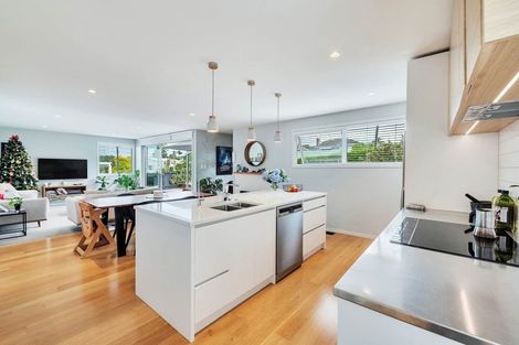 Photo of property in 9 Wharf Road, Te Atatu Peninsula, Auckland, 0610