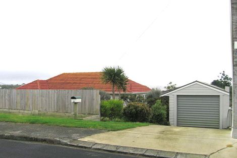 Photo of property in 8 Kinapori Terrace, Newlands, Wellington, 6037