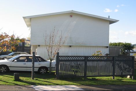 Photo of property in 48 Churton Drive, Churton Park, Wellington, 6037