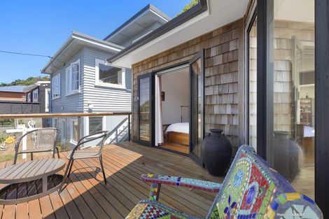 Photo of property in 274 Queens Drive, Lyall Bay, Wellington, 6022