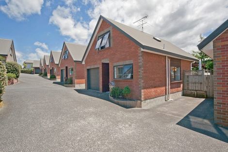 Photo of property in 37 Fields Parade, Oteha, Auckland, 0632