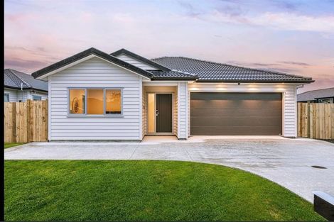 Photo of property in 15 Walter Ruddock Avenue, Kumeu, 0810