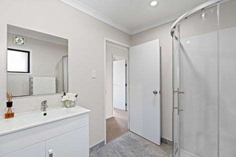 Photo of property in 9 Sungrove Rise, Sunnyvale, Auckland, 0612