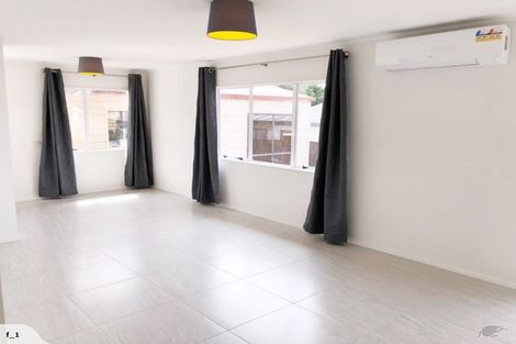 Photo of property in 11 Kearney Place, Massey, Auckland, 0614