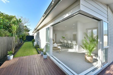 Photo of property in 17a Hatton Road, Orewa, 0931