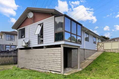 Photo of property in 7 Halloran Place, Massey, Auckland, 0614