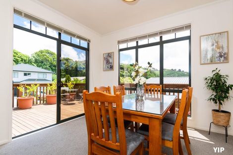 Photo of property in 16 Wantwood Grove, Churton Park, Wellington, 6037