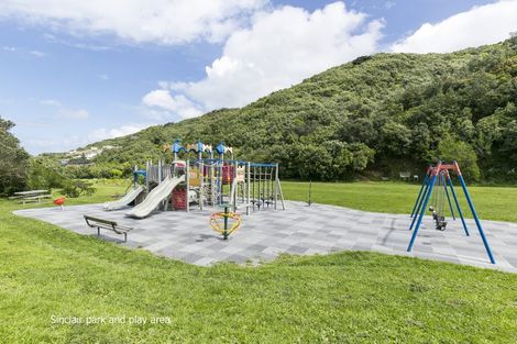 Photo of property in 14 Cave Road, Houghton Bay, Wellington, 6023