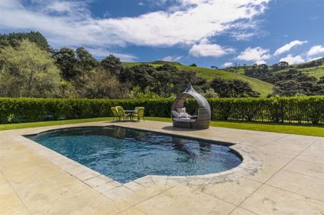 Photo of property in 1030 Peak Road, Helensville, 0875