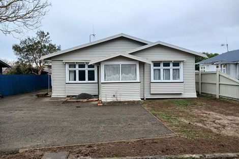 Photo of property in 17 Shamrock Street, Takaro, Palmerston North, 4412