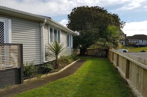 Photo of property in 47 Plumley Crescent, Mangere, Auckland, 2022
