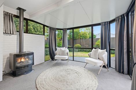 Photo of property in 2/89 Windermere Road, Papanui, Christchurch, 8053