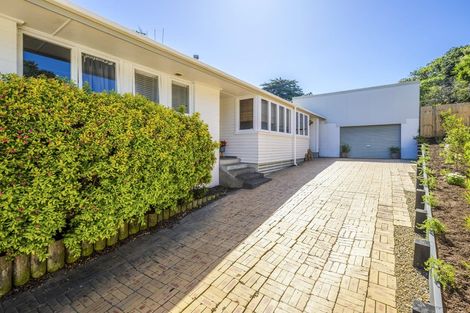 Photo of property in 8 Miro Place, Waiuku, 2123