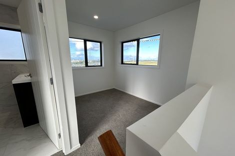 Photo of property in 320 Triangle Road, Massey, Auckland, 0614