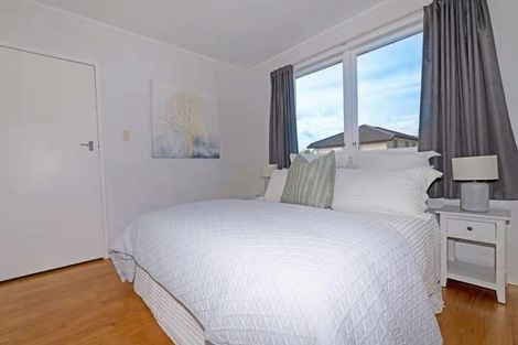 Photo of property in 5 Bodi Place, Te Atatu South, Auckland, 0610