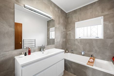 Photo of property in 28 Delamare Road, St Andrews, Hamilton, 3200