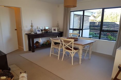 Photo of property in 7 Graham Grove, Waikanae, 5036