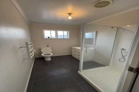 Photo of property in 1 Miltonia Avenue, Te Atatu South, Auckland, 0610