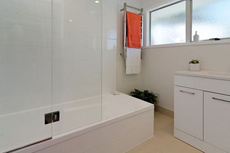 Photo of property in 2a/3 Bowers Road, Glen Eden, Auckland, 0602