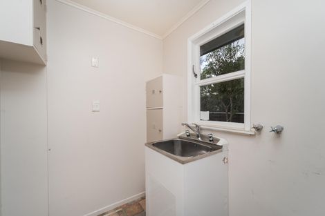 Photo of property in 15b Wikiriwhi Crescent, Awapuni, Palmerston North, 4412