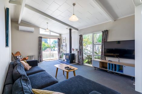 Photo of property in 21 South Lynn Road, Titirangi, Auckland, 0604