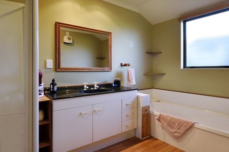 Photo of property in 8 Longfields Road, Brightwater, 7022