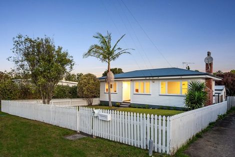 Photo of property in 9 Eskdale Road, Birkdale, Auckland, 0626