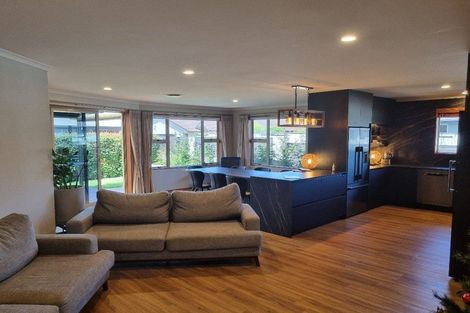 Photo of property in 18 Gibbston Close, Huntington, Hamilton, 3210