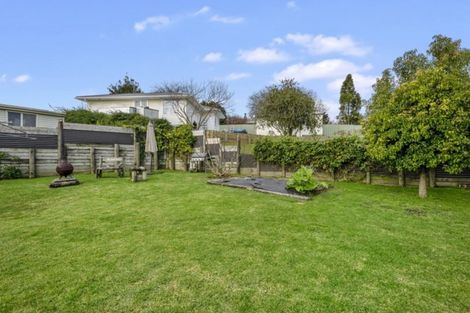 Photo of property in 30 Lee Street, Te Puke, 3119