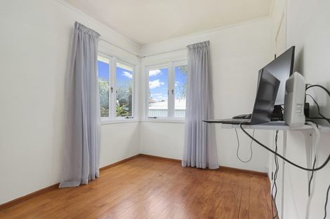 Photo of property in 25 Essex Street, Te Atatu South, Auckland, 0610