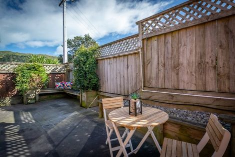 Photo of property in 49u2 Ranui Terrace, Tawa, Wellington, 5028