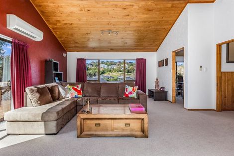 Photo of property in 7 Ration Lane, Whitby, Porirua, 5024