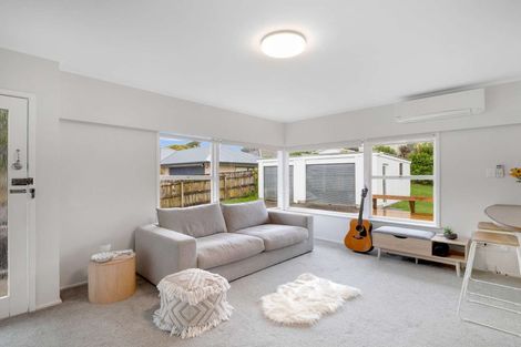 Photo of property in 2/8 Wykeham Place, Glenfield, Auckland, 0629