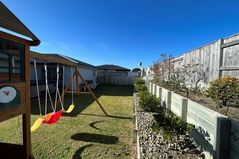 Photo of property in 17 Story Street, Foxton Beach, Foxton, 4815
