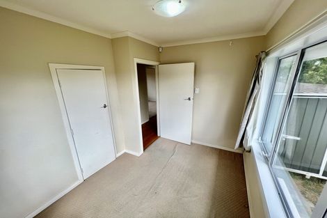 Photo of property in 8 Border Road, Henderson, Auckland, 0612