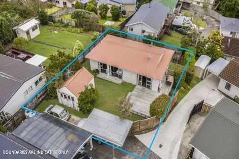 Photo of property in 23 Luckens Road, West Harbour, Auckland, 0618